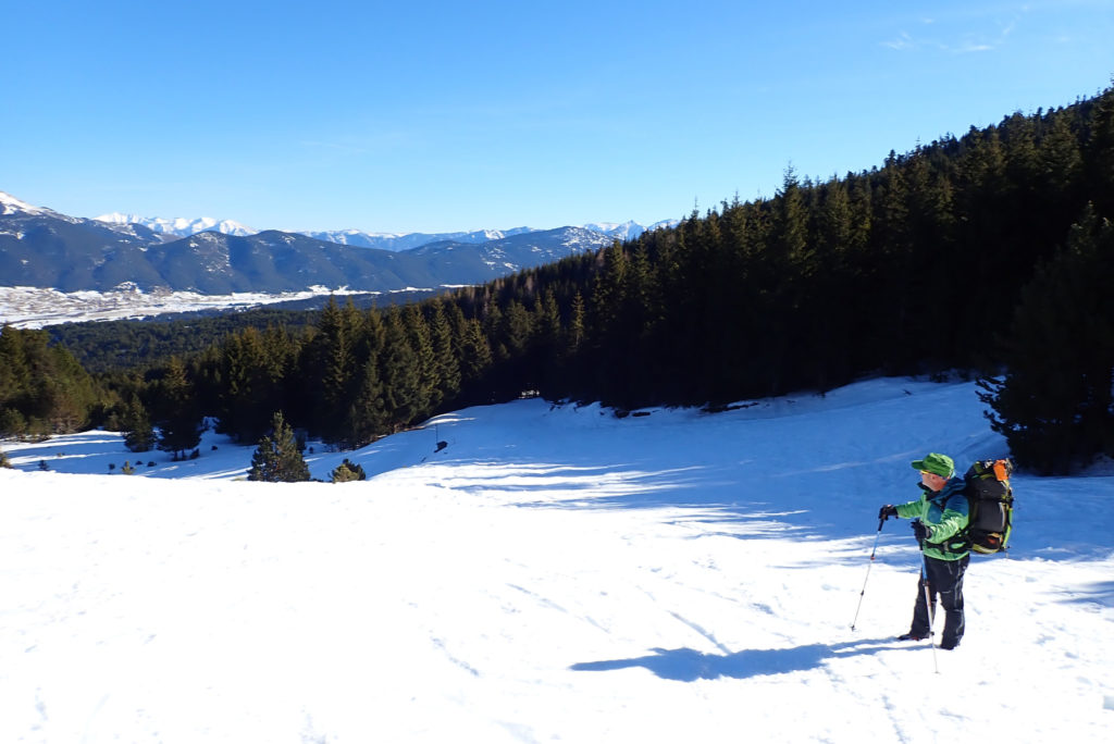Gallemí subiendo por las pistas de esquí de Puyvalador